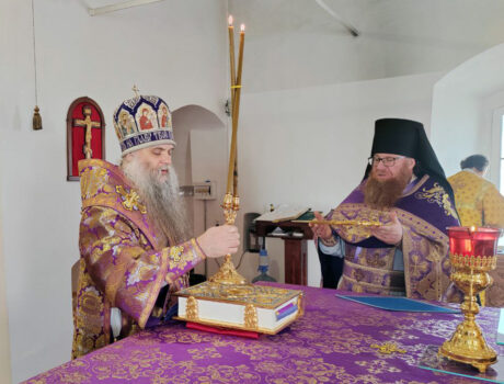 Преосвященнейший епископ Савва совершил Божественную Литургию в храме Успения Пресвятой Богородицы села Ливенка