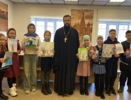 В воскресной школе Покровского собора города Бирюча состоялось мероприятие посвященное 100-летию блаженной кончины святителя Тихона Патриарха Московского и всея Руси