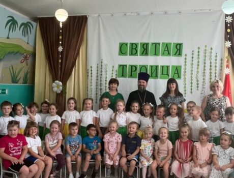 Настоятель Свято-Троицкого храма села Засосна посетил МБДОУ «Детский сад «Колобок» села Засосна»