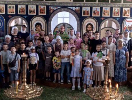 Храм Рождества Пресвятой Богородицы города Бирюча посетили дети летнего школьного лагеря МБОУ «Хуторская ООШ»