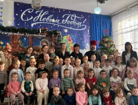 Настоятель Свято-Троицкого храма села Засосна посетил мероприятие посвященное Рождеству Христову в детском саду «Колобок» села Засосна