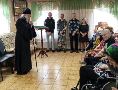 Преосвященнейший епископ Савва с архипастырским визитом посетил МБСУСОССЗН «Районный дом-интернат для престарелых и инвалидов» села Никитовка