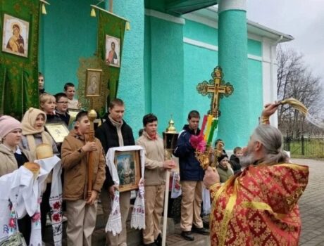 Обучающиеся и педагоги МБОУ «Большебыковская СОШ» приняли участие в крестном ходе в храме Живоначальной Троицы села Большебыково