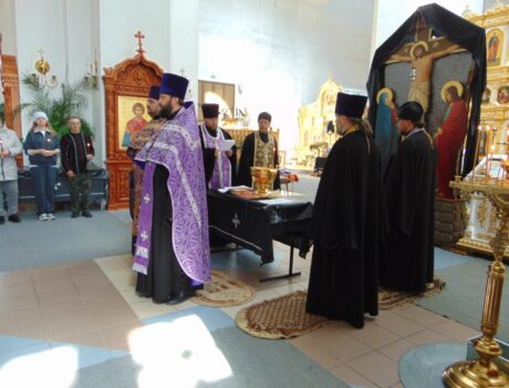 В Покровском соборе города Бирюч было совершено особое богослужение о без вести пропавших участниках СВО