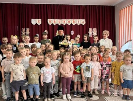 Настоятель Свято-Митрофановского храма города Бирюч посетил Пасхальный утренник в МБДОУ «Детский сад «Росинка» города Бирюч»