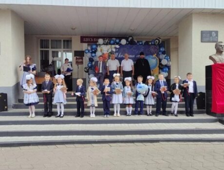 Благочинный приходов II-го Бирюченского округа принял участие в мероприятии посвященном Последнему звонку в МБОУ «Ливенская СОШ №1»