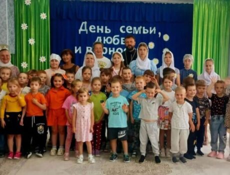 Благочинный I-го Бирюченского округа посетил праздничное мероприятие посвященное дню памяти святых благоверных князя Петра и княгини Февронии Муромских в МБДОУ «Детский сад «Солнышко» города Бирюч 10 ИЮЛЯ 2026
