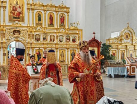 Преосвященнейший епископ Валуйский и Алексеевский Савва совершил Божественную Литургию в соборе Покрова Пресвятой Богородицы города Бирюч