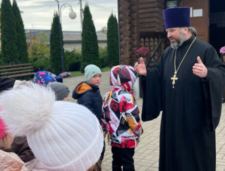 Воспитанники подготовительной группы детского сада МБДОУ «Колобок» села Засосна посетили Свято-Троицкий храм